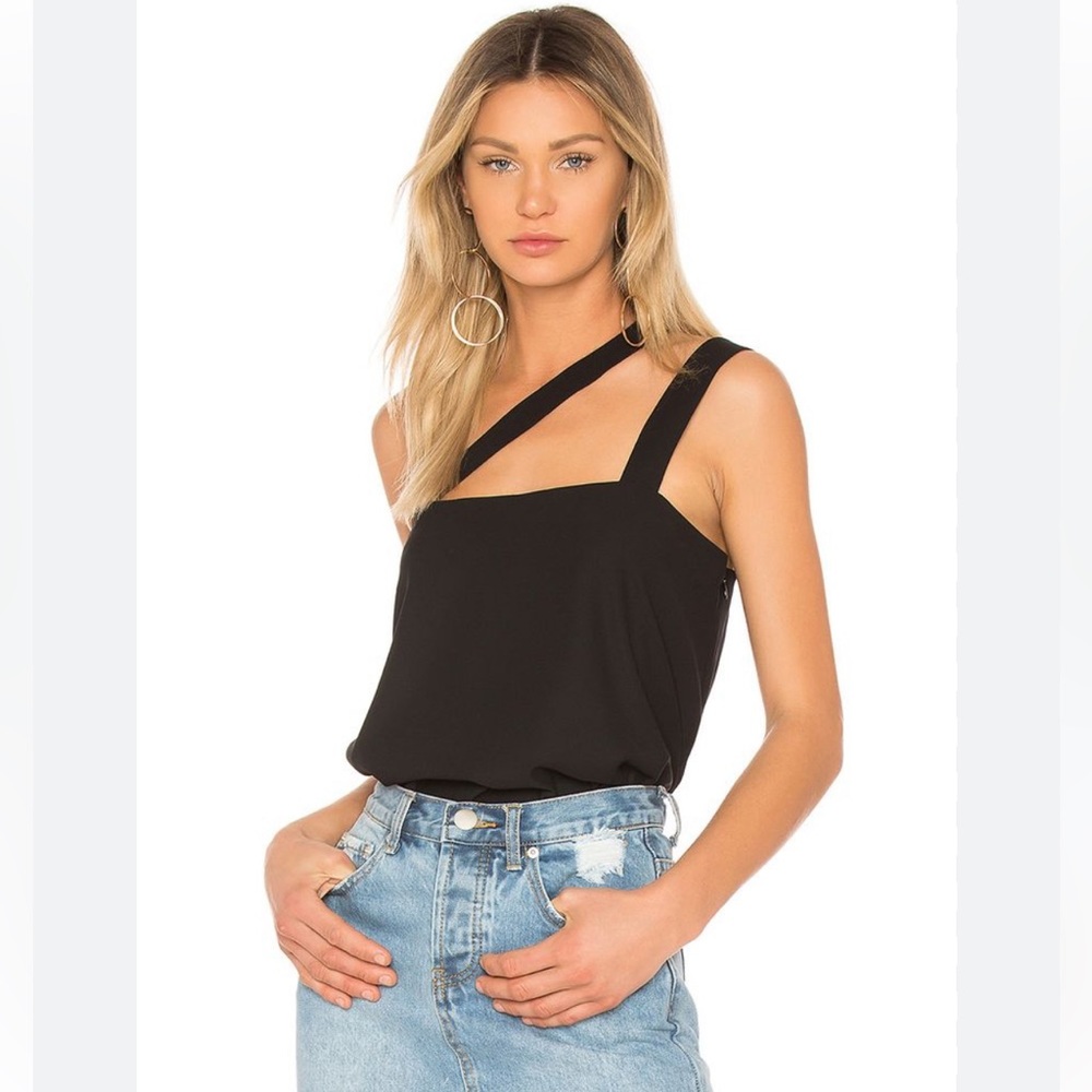 One shoulder top